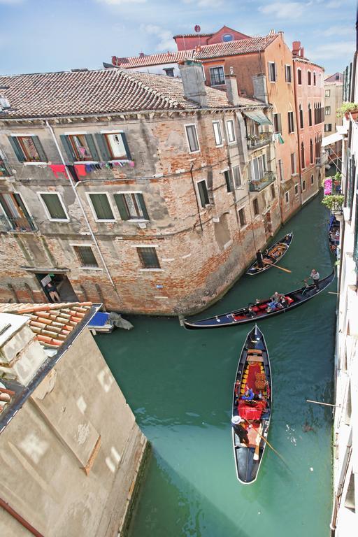 Canale Venezia Esterno foto